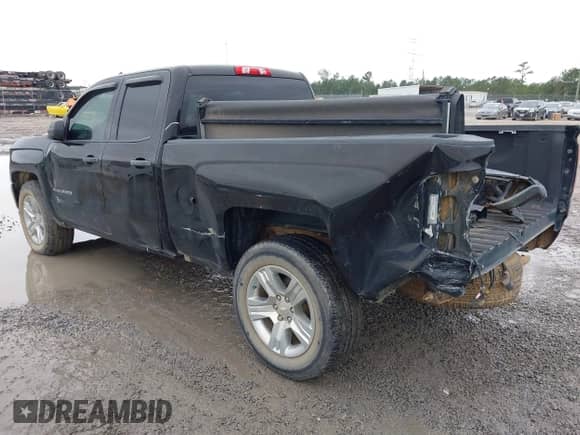 2018 Chevrolet Silverado 1500 Custom z VIN 1GCRCPEC0JZ356018, wystawiony jako IAAI lot #43425403 z przebiegiem 64 996 mil mil oraz . Historia ofert i sprzedaży dostępna na DreamBid. Obrazek 3.