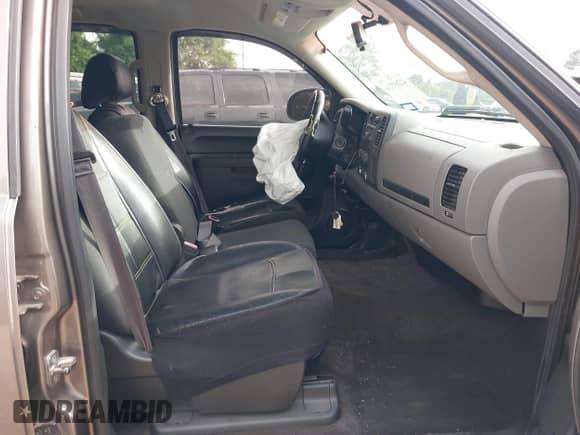 2013 Chevrolet Silverado 1500 LS z VIN 3GCPCREA1DG329917, wystawiony jako IAAI lot #42269536 z przebiegiem 151 636 mil mil oraz . Historia ofert i sprzedaży dostępna na DreamBid. Obrazek 5.