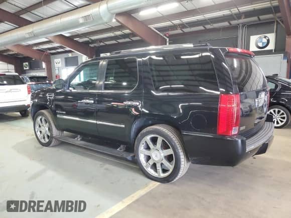 2010 Cadillac Escalade Premium с VIN 1GYUKCEF2AR254309, выставлен на аукционе Copart как лот 86408025 с пробегом 157 729 миль миль и Чистый • Clean title. История ставок и продаж доступна на DreamBid. Изображение 2.