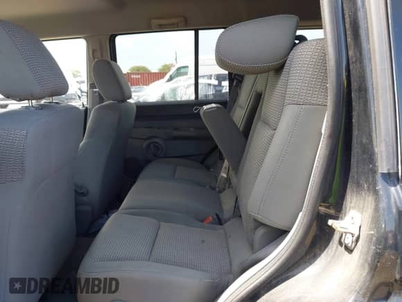 2006 Jeep Commander z VIN 1J8HG48N76C188733, wystawiony jako IAAI lot #42705826 z przebiegiem 79 369 mil mil oraz . Historia ofert i sprzedaży dostępna na DreamBid. Obrazek 8.