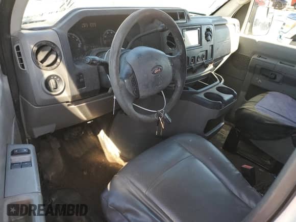 2013 Ford Econoline Cargo Commercial с VIN 1FTNE2EL4DDA17968, выставлен на аукционе Copart как лот 85915644 с пробегом 428 972 миль миль и Списание • Salvage title. История ставок и продаж доступна на DreamBid. Изображение 8.