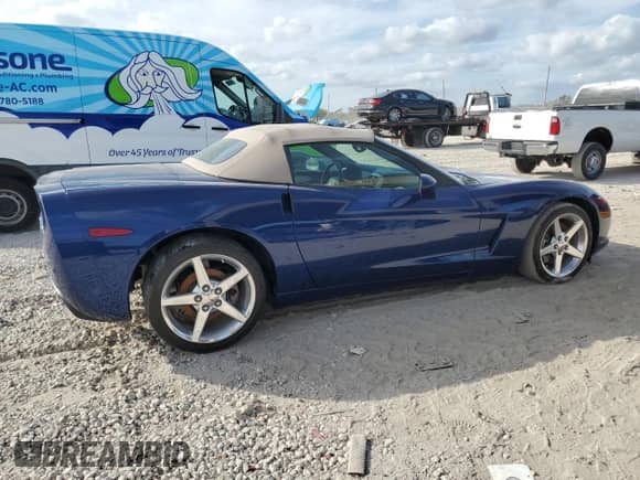 2005 Chevrolet Corvette z VIN 1G1YY34U355129511, wystawiony jako Copart lot #83842964 z przebiegiem 11 798 mil mil oraz Szkoda całkowita • Salvage title. Historia ofert i sprzedaży dostępna na DreamBid. Obrazek 3.