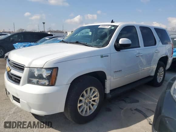 2013 Chevrolet Tahoe z VIN 1GNSKDEJ6DR131759, wystawiony jako Copart lot #52600315 z przebiegiem 246 515 mil mil oraz Czysty tytuł • Clean title. Historia ofert i sprzedaży dostępna na DreamBid. Obrazek 1.