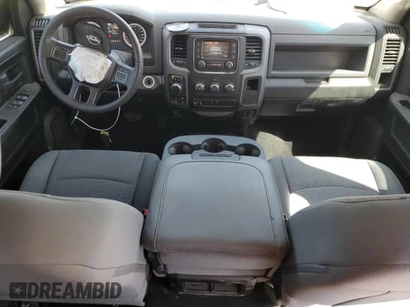 2019 Ram 1500 Tradesman z VIN 1C6RR7SM2KS682027, wystawiony jako Copart lot #49010905 z przebiegiem 106 827 mil mil oraz Szkoda całkowita • Salvage title. Historia ofert i sprzedaży dostępna na DreamBid. Obrazek 8.