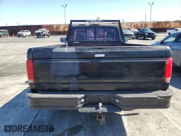 1994 Ford F-150 z VIN 1FTEF14YXRNB12413, wystawiony jako Copart lot #66446545 z przebiegiem 141 033 mil mil oraz Czysty tytuł • Clean title. Historia ofert i sprzedaży dostępna na DreamBid. Obrazek 6.