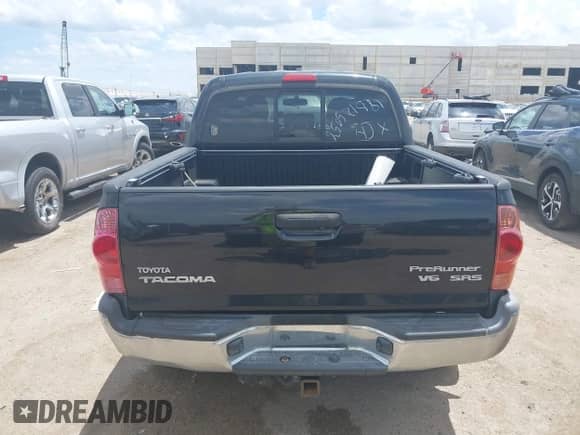 2010 Toyota Tacoma PreRunner z VIN 3TMJU4GN9AM098977, wystawiony jako IAAI lot #42642799 z przebiegiem 206 056 mil mil oraz . Historia ofert i sprzedaży dostępna na DreamBid. Obrazek 16.