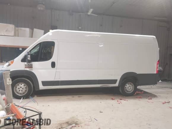 2018 Ram ProMaster Cargo z VIN 3C6URVJG7JE137890, wystawiony jako IAAI lot #41781696 z przebiegiem 86 060 mil mil oraz . Historia ofert i sprzedaży dostępna na DreamBid. Obrazek 14.