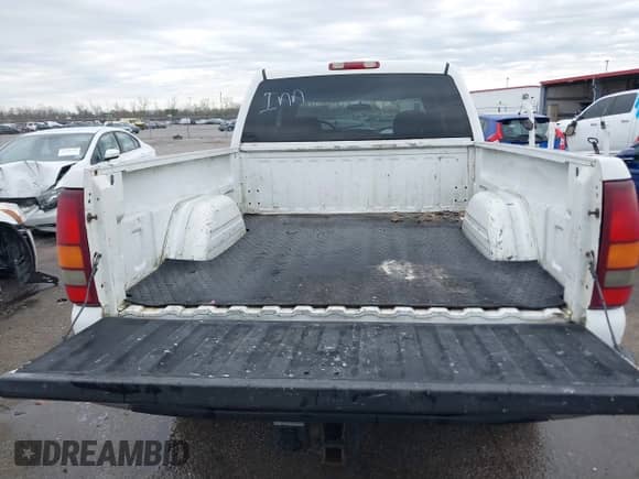 2002 Chevrolet Silverado 1500HD LS с VIN 1GCGC13U42F242249, выставлен на аукционе IAAI как лот 41308132 с пробегом 308 743 миль миль и . История ставок и продаж доступна на DreamBid. Изображение 8.