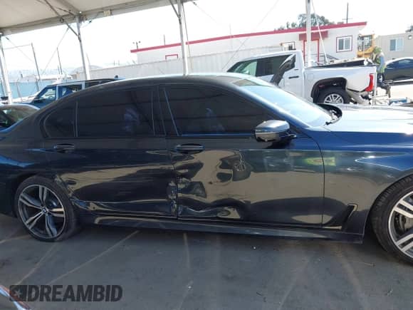 2019 BMW 7 Series 740i with VIN WBA7E2C53KB218375, listed as a IAAI auction lot 42008827 with 61,337 mi miles and . Bid and sale history available at DreamBid. Image 13.