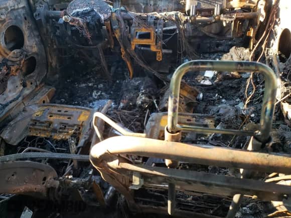 2016 Hyundai Veloster Turbo Rally Edition z VIN KMHTC6AE2GU291472, wystawiony jako Copart lot #70000625 z przebiegiem Nie podano mil oraz Nie do naprawy • Non repairable. Historia ofert i sprzedaży dostępna na DreamBid. Obrazek 8.