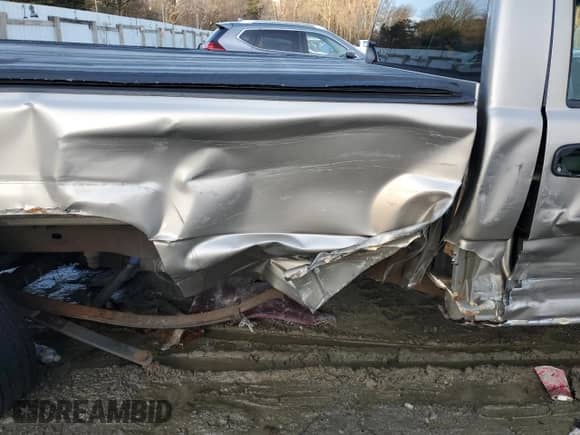 2002 GMC Sierra 1500 z VIN 1GTEC14W22Z240649, wystawiony jako Copart lot #42958365 z przebiegiem 105 857 mil mil oraz Szkoda całkowita • Salvage title. Historia ofert i sprzedaży dostępna na DreamBid. Obrazek 10.