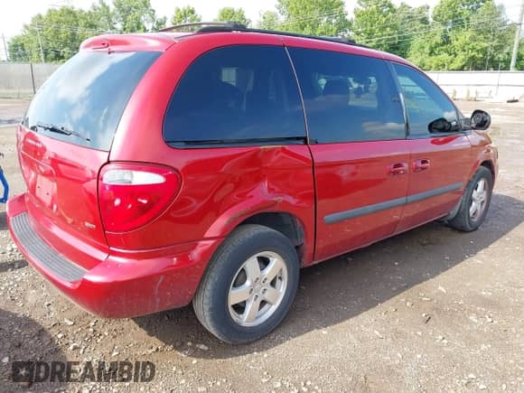 2007 Dodge Caravan SXT z VIN 1D4GP45R07B161281, wystawiony jako IAAI lot #42803666 z przebiegiem 85 962 mil mil oraz . Historia ofert i sprzedaży dostępna na DreamBid. Obrazek 4.
