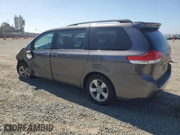 2011 Toyota Sienna LE с VIN 5TDKK3DC7BS123271, выставлен на аукционе Copart как лот 84033105 с пробегом 120 436 миль миль и Списание • Salvage title. История ставок и продаж доступна на DreamBid. Изображение 2.