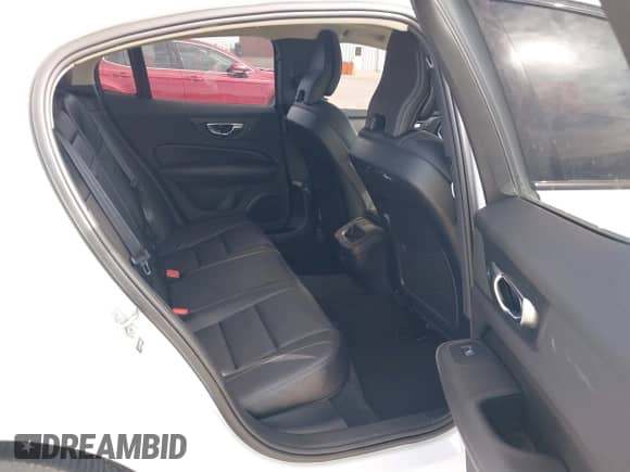 2022 Volvo S60 Momentum z VIN 7JRL12TZXNG160855, wystawiony jako IAAI lot #42598490 z przebiegiem 33 848 mil mil oraz . Historia ofert i sprzedaży dostępna na DreamBid. Obrazek 8.