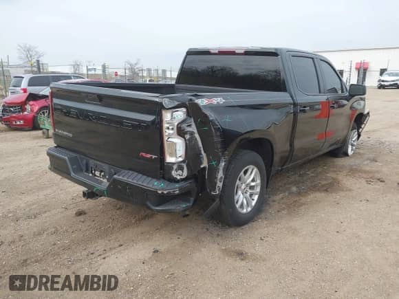 2021 Chevrolet Silverado 1500 RST z VIN 1GCUYEED9MZ419064, wystawiony jako IAAI lot #42066047 z przebiegiem 50 236 mil mil oraz . Historia ofert i sprzedaży dostępna na DreamBid. Obrazek 4.