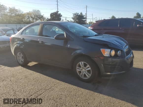 2014 Chevrolet Sonic LT z VIN 1G1JC5SH3E4221614, wystawiony jako Copart lot #84239695 z przebiegiem 161 081 mil mil oraz Szkoda całkowita • Salvage title. Historia ofert i sprzedaży dostępna na DreamBid. Obrazek 4.