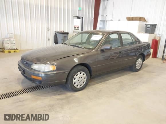1996 Toyota Camry DX z VIN 4T1BG12K9TU949712, wystawiony jako IAAI lot #42982766 z przebiegiem 258 942 mil mil oraz . Historia ofert i sprzedaży dostępna na DreamBid. Obrazek 2.
