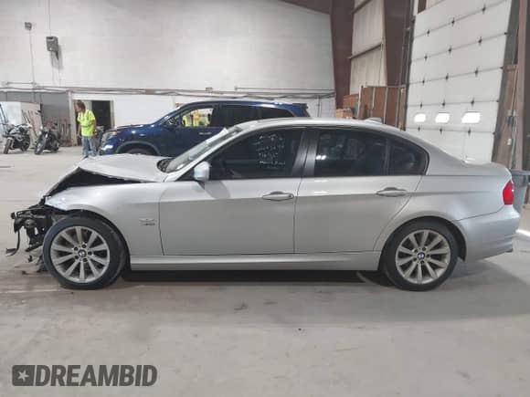 2011 BMW 3 Series 328i xDrive with VIN WBAPK5C50BA658263, listed as a IAAI auction lot 43202514 with 86,905 mi miles and . Bid and sale history available at DreamBid. Image 15.