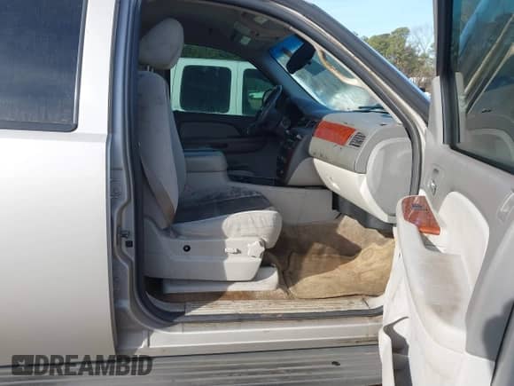 2009 Chevrolet Tahoe 1LT z VIN 1GNEC23329R242741, wystawiony jako IAAI lot #41280594 z przebiegiem 255 674 mil mil oraz . Historia ofert i sprzedaży dostępna na DreamBid. Obrazek 5.