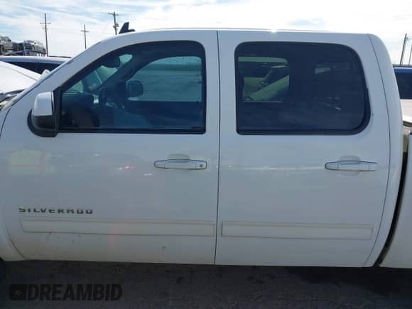 2011 Chevrolet Silverado 1500 LTZ z VIN 3GCPKTE22BG136343, wystawiony jako IAAI lot #42056685 z przebiegiem 188 066 mil mil oraz . Historia ofert i sprzedaży dostępna na DreamBid. Obrazek 14.