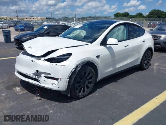 2024 Tesla Model Y с VIN 7SAYGDED3RF019239, выставлен на аукционе IAAI как лот 42978849 с пробегом 14 551 миль миль и . История ставок и продаж доступна на DreamBid. Изображение 2.