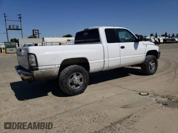 2000 Dodge 2500 with VIN 1B7KF2366YJ144662, listed as a Copart auction lot 58402285 with 375,718 mi miles and Salvage title. Bid and sale history available at DreamBid. Image 3.