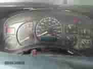 2000 Chevrolet Silverado 1500 LS z VIN 2GCEC19V3Y1294799, wystawiony jako IAAI lot #31945303 z przebiegiem 262 600 mil mil oraz . Historia ofert i sprzedaży dostępna na DreamBid. Obrazek 7.