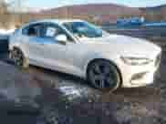 2022 Volvo S60 Inscription z VIN 7JRL12TL8NG162261, wystawiony jako IAAI lot #41417503 z przebiegiem 16 199 mil mil oraz . Historia ofert i sprzedaży dostępna na DreamBid. Obrazek 1.