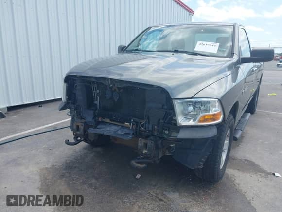 2010 Dodge 1500 Sport z VIN 3D7JV1ET7AG149569, wystawiony jako IAAI lot #42619644 z przebiegiem 198 189 mil mil oraz . Historia ofert i sprzedaży dostępna na DreamBid. Obrazek 6.