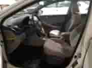 2012 Hyundai Accent SE z VIN KMHCU5AE6CU054999, wystawiony jako Copart lot #81822645 z przebiegiem 95 131 mil mil oraz Szkoda całkowita • Salvage title. Historia ofert i sprzedaży dostępna na DreamBid. Obrazek 7.