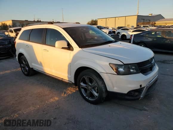 2017 Dodge Journey Crossroad with VIN 3C4PDCGG6HT556593, listed as a Copart auction lot 82143455 with 211,509 mi miles and Salvage title. Bid and sale history available at DreamBid. Image 4.
