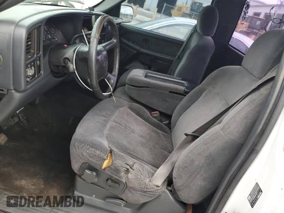 2000 Chevrolet Silverado 1500 LS with VIN 1GCEC14T3YZ339396, listed as a Copart auction lot 81505634 with 270,107 mi miles and Salvage title. Bid and sale history available at DreamBid. Image 7.