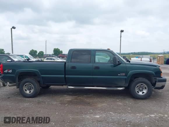 2005 Chevrolet Silverado 3500 SRW LT z VIN 1GCHK33255F889197, wystawiony jako IAAI lot #42454623 z przebiegiem 452 586 mil mil oraz . Historia ofert i sprzedaży dostępna na DreamBid. Obrazek 13.