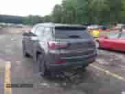 2019 Jeep Compass Altitude z VIN 3C4NJCBB8KT617753, wystawiony jako IAAI lot #42552275 z przebiegiem 63 298 mil mil oraz . Historia ofert i sprzedaży dostępna na DreamBid. Obrazek 3.