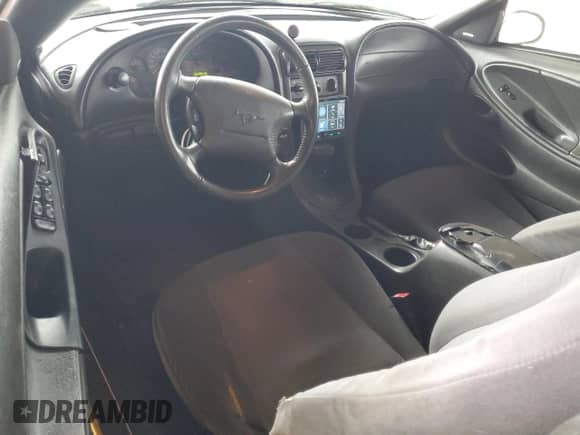 2004 Ford Mustang Deluxe z VIN 1FAFP444X4F116776, wystawiony jako Copart lot #46214525 z przebiegiem 227 041 mil mil oraz Szkoda całkowita • Salvage title. Historia ofert i sprzedaży dostępna na DreamBid. Obrazek 8.