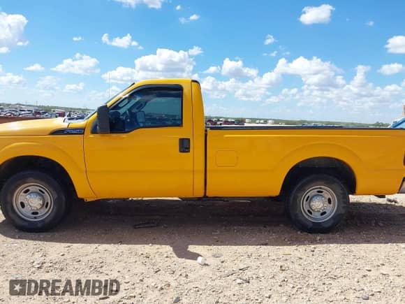 2011 Ford F-250 XL z VIN 1FTBF2A61BEC82600, wystawiony jako IAAI lot #43386101 z przebiegiem 195 000 mil mil oraz . Historia ofert i sprzedaży dostępna na DreamBid. Obrazek 14.