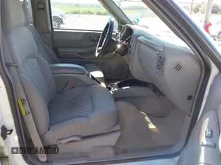 2003 Chevrolet Blazer LS с VIN 1GNDT13X33K124271, выставлен на аукционе IAAI как лот 43080806 с пробегом 90 285 миль миль и . История ставок и продаж доступна на DreamBid. Изображение 5.