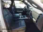 2017 Ram 1500 Limited z VIN 1C6RR7PT0HS560520, wystawiony jako IAAI lot #42294146 z przebiegiem 106 187 mil mil oraz . Historia ofert i sprzedaży dostępna na DreamBid. Obrazek 5.