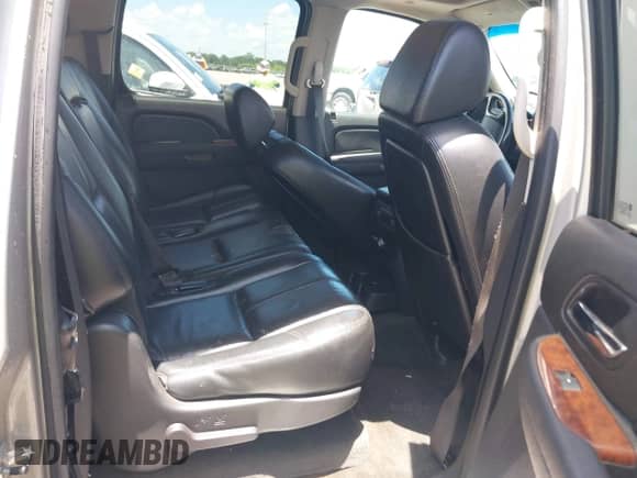 2007 Chevrolet Suburban LT с VIN 1GNFC16J57J167022, выставлен на аукционе IAAI как лот 42794670 с пробегом Не указан миль и . История ставок и продаж доступна на DreamBid. Изображение 8.