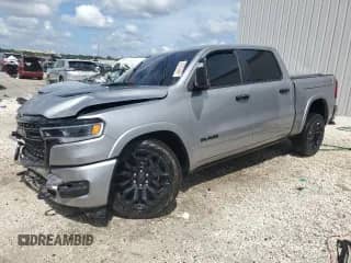 2025 Ram 1500 Limited z VIN 1C6SRFHP3SN645435, wystawiony jako Copart lot #69808025 z przebiegiem 4 152 mil mil oraz Czysty tytuł • Clean title. Historia ofert i sprzedaży dostępna na DreamBid. Obrazek 1.