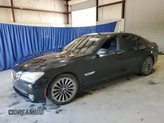 2009 BMW 7 Series 750i z VIN WBAKA83569CY34150, wystawiony jako Copart lot #50759615 z przebiegiem 109 792 mil mil oraz Czysty tytuł • Clean title. Historia ofert i sprzedaży dostępna na DreamBid. Obrazek 1.