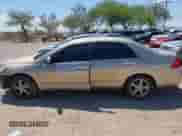 2006 Honda Accord LX с VIN 1HGCM56466A005605, выставлен на аукционе IAAI как лот 42931071 с пробегом 208 718 миль миль и . История ставок и продаж доступна на DreamBid. Изображение 14.