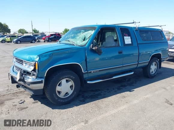 1998 Chevrolet Silverado 1500 z VIN 2GCEK19R8W1221205, wystawiony jako IAAI lot #42741835 z przebiegiem 59 925 mil mil oraz . Historia ofert i sprzedaży dostępna na DreamBid. Obrazek 17.