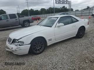 1999 Mercedes-Benz SL 500 z VIN WDBFA68F0XF179777, wystawiony jako Copart lot #69987015 z przebiegiem 120 997 mil mil oraz Szkoda całkowita • Salvage title. Historia ofert i sprzedaży dostępna na DreamBid. Obrazek 1.