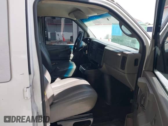 2007 Chevrolet Express Cargo with VIN 1GCGG25V971123956, listed as a IAAI auction lot 43280610 with 191,608 mi miles and . Bid and sale history available at DreamBid. Image 5.
