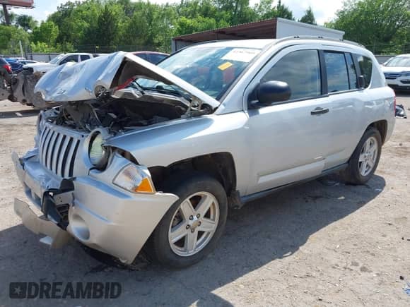 2008 Jeep Compass Sport с VIN 1J8FT47058D735438, выставлен на аукционе IAAI как лот 42367909 с пробегом 177 453 миль миль и . История ставок и продаж доступна на DreamBid. Изображение 18.