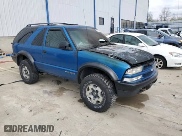 2001 Chevrolet Blazer LS z VIN 1GNCT18W61K158519, wystawiony jako Copart lot #50435495 z przebiegiem Nie podano mil oraz Nie do naprawy • Non repairable. Historia ofert i sprzedaży dostępna na DreamBid. Obrazek 4.