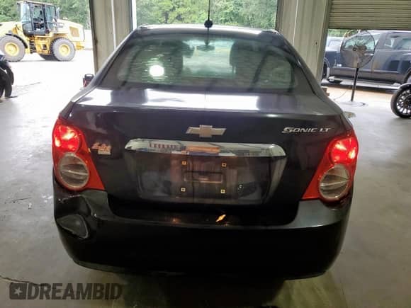 2016 Chevrolet Sonic LT с VIN 1G1JC5SH0G4120842, выставлен на аукционе Copart как лот 69886175 с пробегом 100 370 миль миль и Списание • Salvage title. История ставок и продаж доступна на DreamBid. Изображение 6.