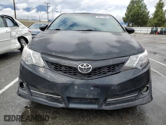 2012 Toyota Camry SE z VIN 4T1BF1FKXCU535741, wystawiony jako Copart lot #82511885 z przebiegiem 238 529 mil mil oraz Czysty tytuł • Clean title. Historia ofert i sprzedaży dostępna na DreamBid. Obrazek 5.
