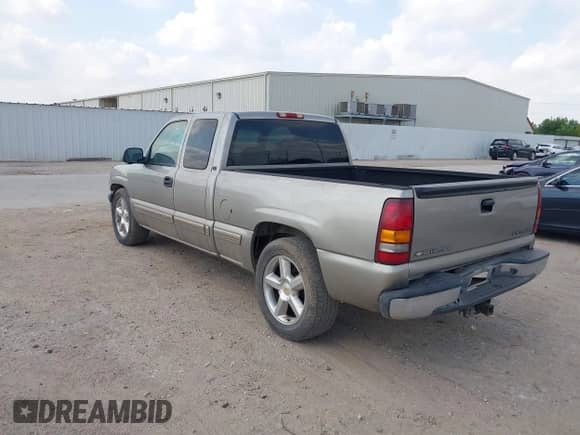2002 Chevrolet Silverado 1500 LS with VIN 2GCEC19T221270290, listed as a IAAI auction lot 43084494 with 126,807 mi miles and . Bid and sale history available at DreamBid. Image 3.